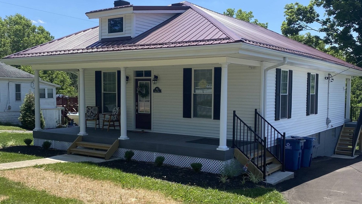 Williamstown Bed & Breakfast | Old Glory - NEWER LISTING/FULLY RENOVATED