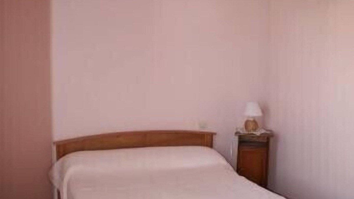 Sallertaine House | old house in the heart of sallertaine, garden, shopping on foot
