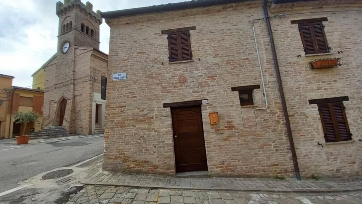 Castelleone di Suasa House | Old house in the center of the village, 25 minutes from the sea