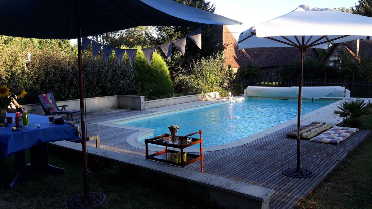 Savignac-Ledrier Cottage | Old house located on an apple-red fruit farm