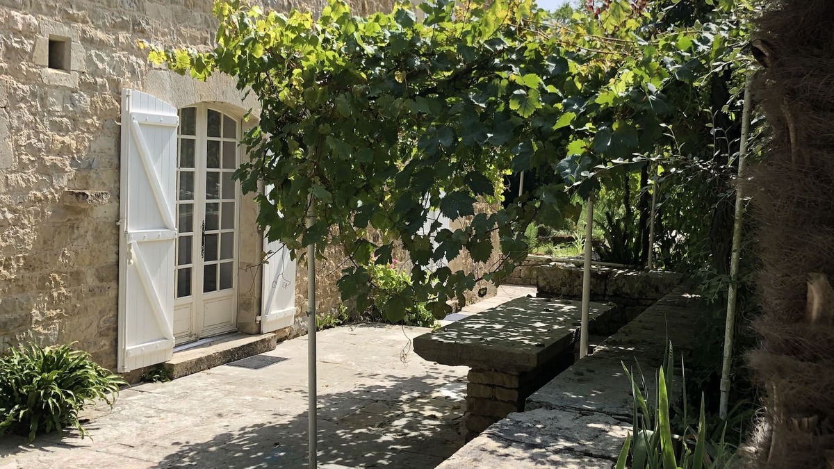Mondalazac House | Old house of character in the Vallon du Cruou with bicycle reception