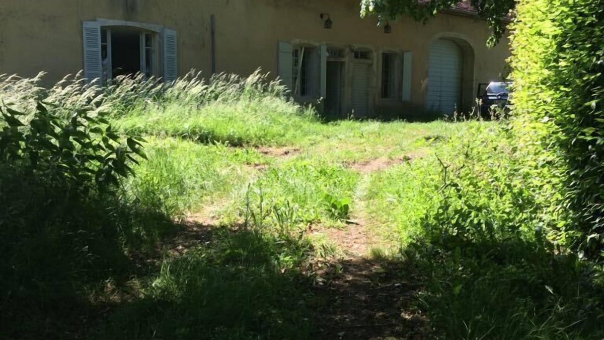La Loye House | Old house on a medieval mound in the heart of a village in Val d'Amour