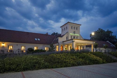 Tata Hotel | Old Lake Golf Hotel