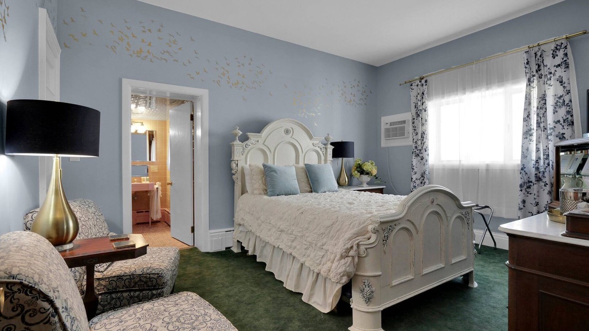 Olean Bed & Breakfast | Old Library Inn - J.R.R. Tolkien Room