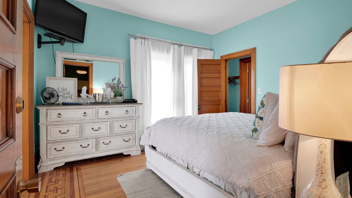Olean Bed & Breakfast | Old Library Inn - Signature Suite