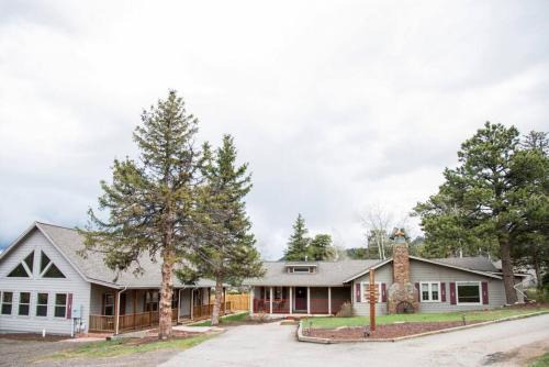 Estes Park House | Old Man Mountain, Spacious lodge with loft Great for families, Dogs allowed