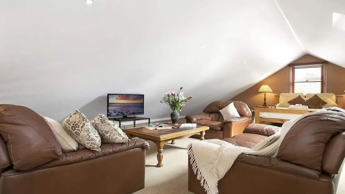 Bowral House | Old Mansfield Loft - gardens, gazebo and getaway
