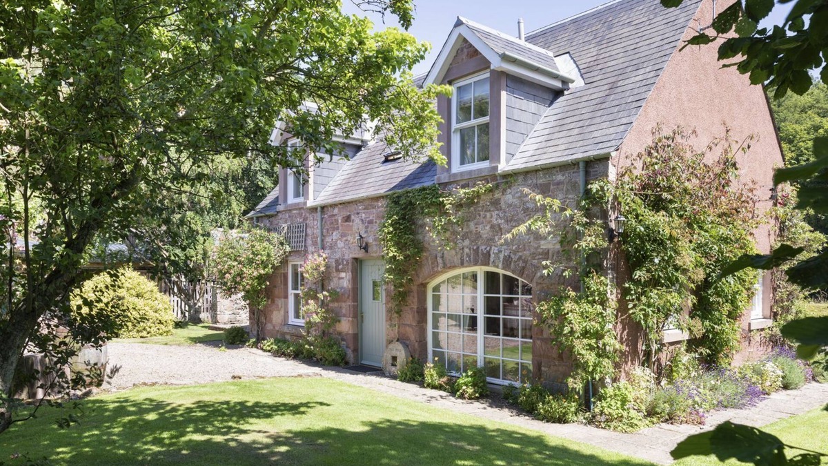 Kelso Cottage | Old Mill Cottage - sleeps 4 guests in 2 bedrooms