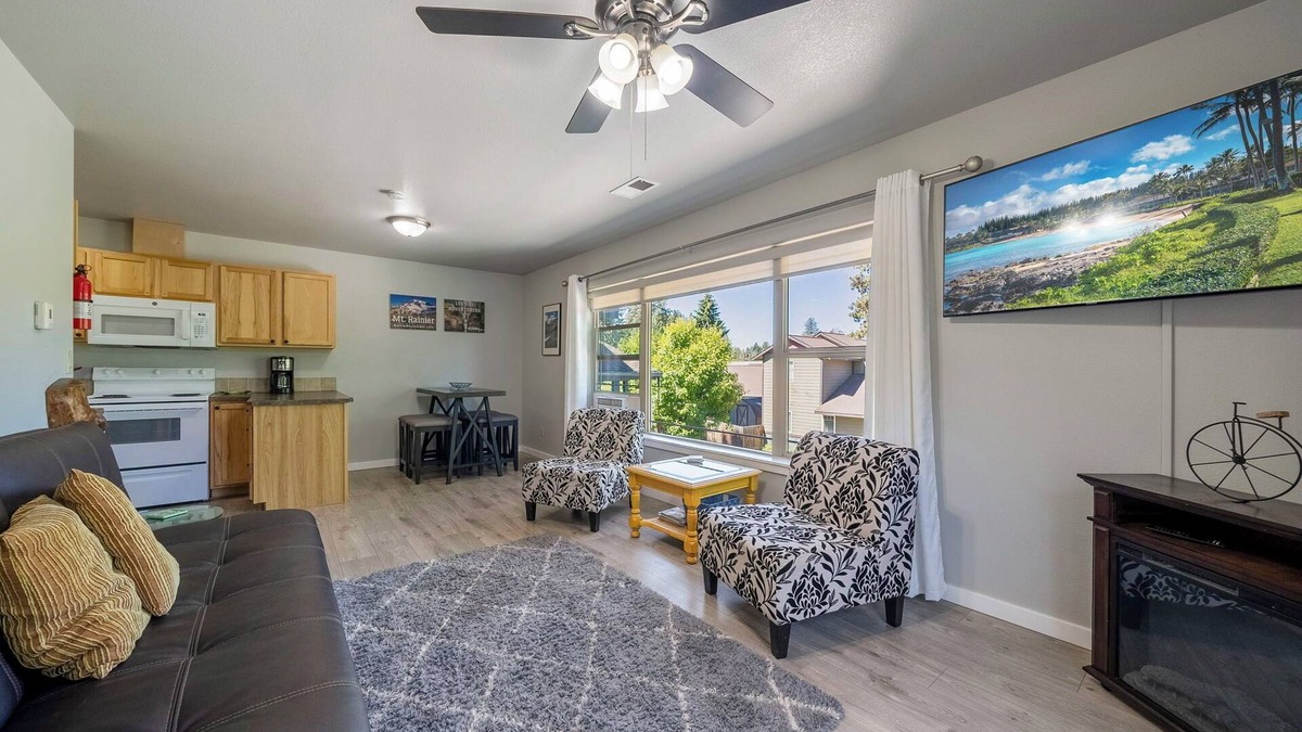 Southern Crossing Apartment | Old Mill Location with a Mountain View!