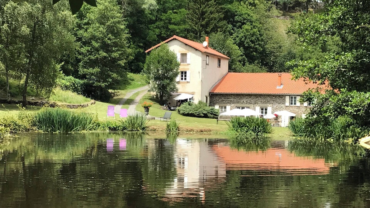 Saint-Paulien Cottage | Old mill, private pond, heated swimming pool