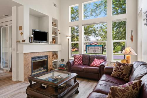 Southern Crossing House | Old Mill Proxi townhouse