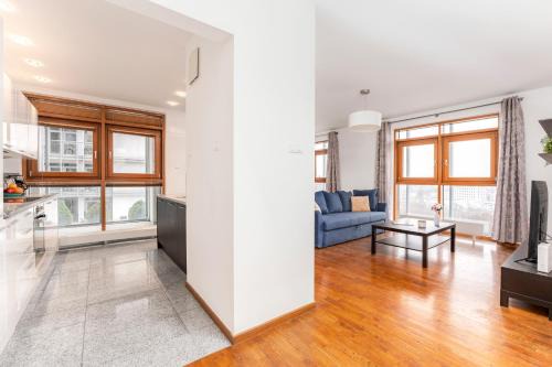 Muranow Apartment | Old Money Tower Panoramiczny Widok z 8 Piętra Garaż Arkadia Westfield Metro Gdańska