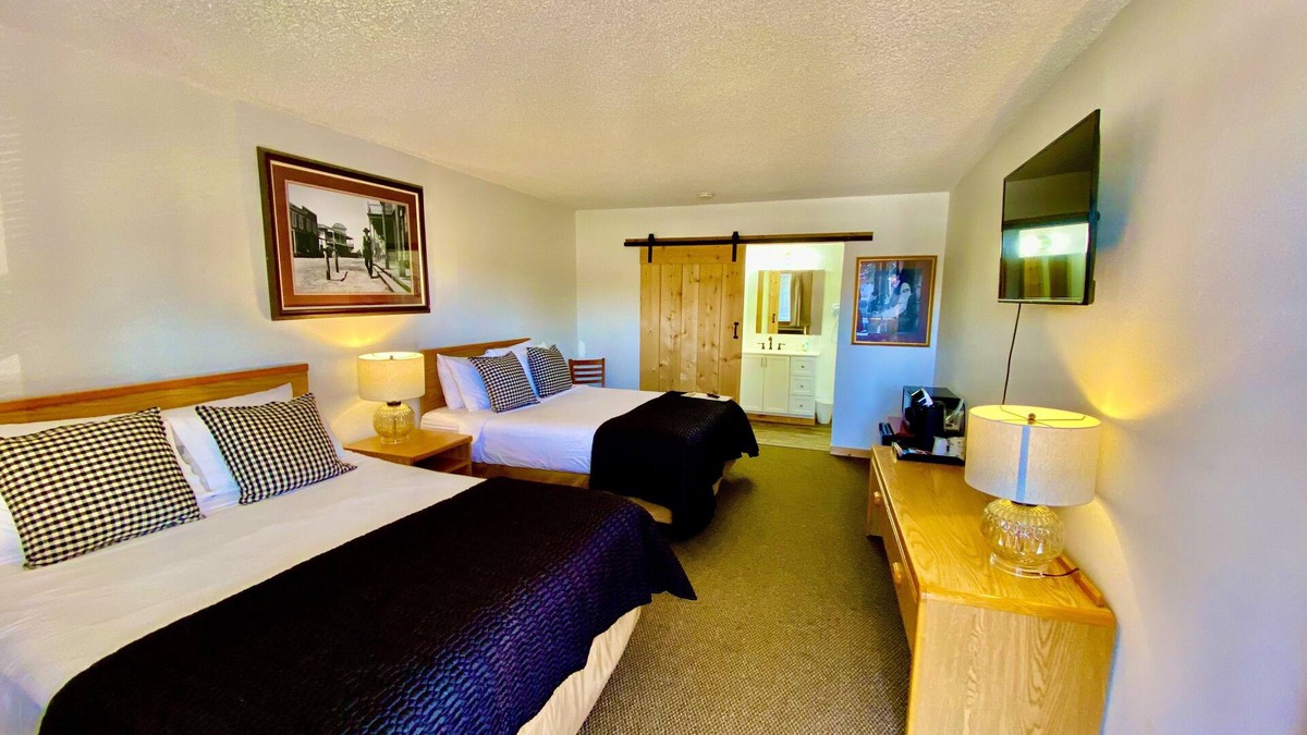 Deer Lodge Hotel | Old Montana Inn