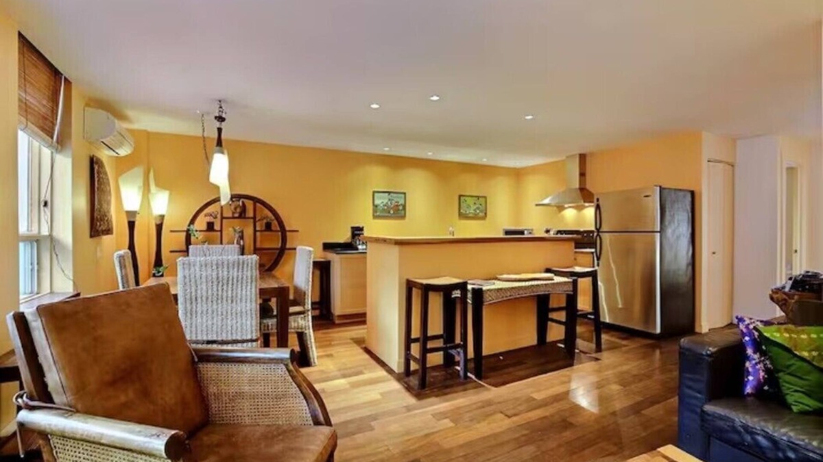 Chinatown Apartment | Old Montreal, lovely quiet location