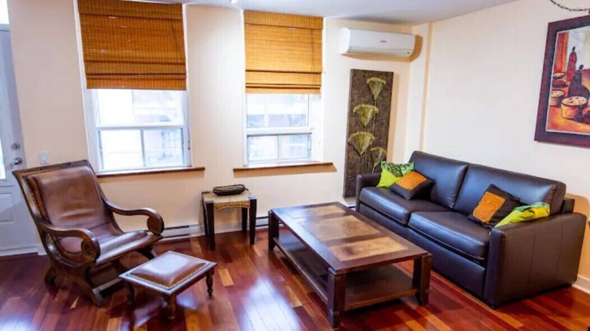 Ville-Marie Apartment | Old Montreal Luxury Quiet Apartment
