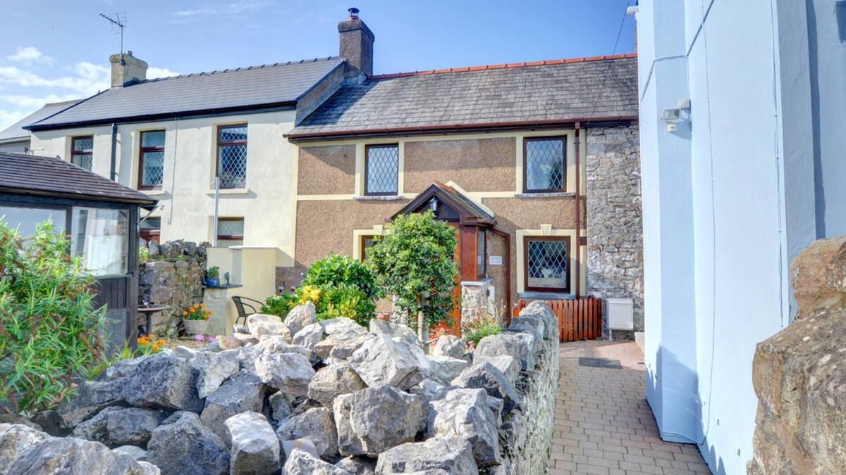Newton House | Old Newton Cottage in the beautiful Porthcawl
