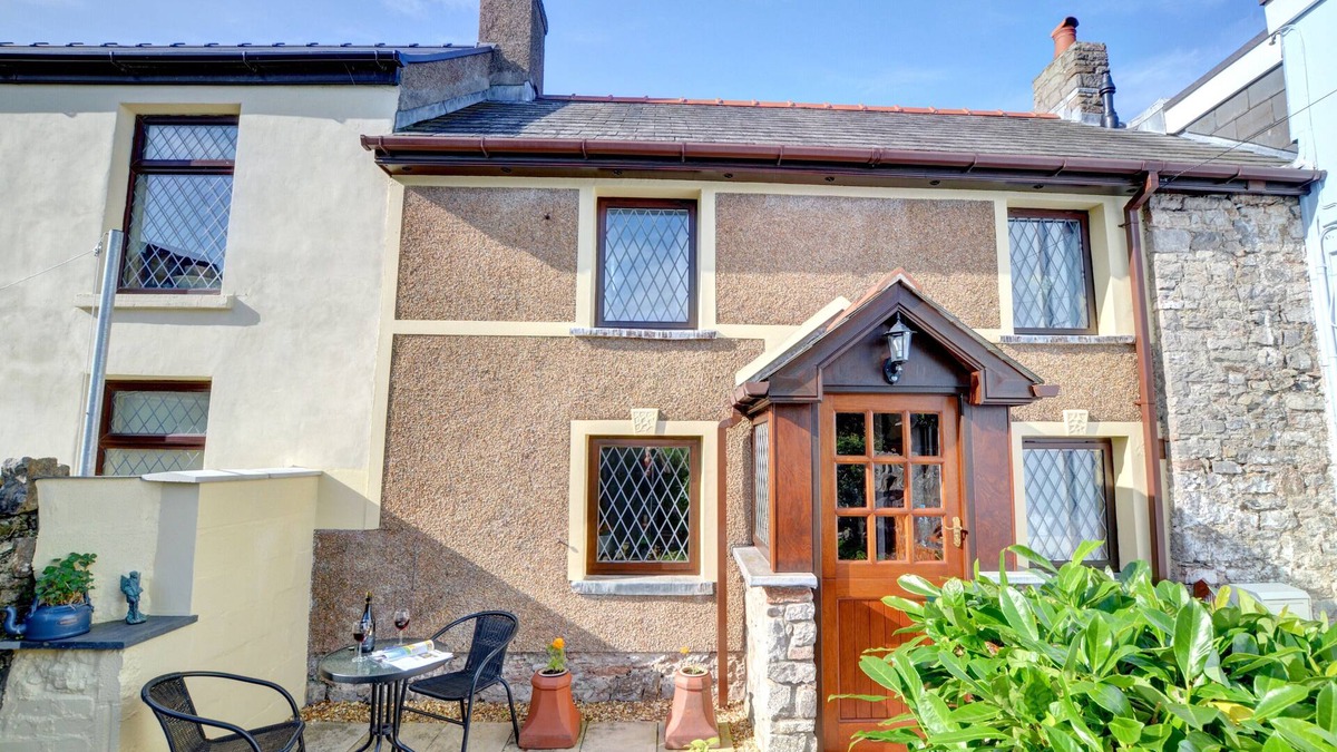 Newton House | Old Newton Cottage - Two Bedroom House, Sleeps 3