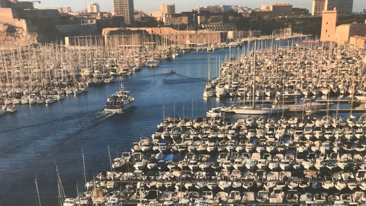 Palais de justice Apartment | Old port apartment in the center of Marseillaise life