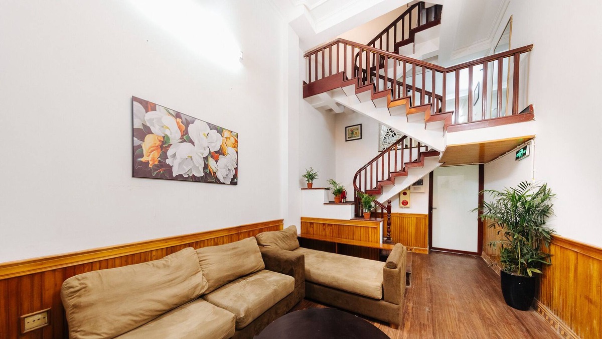 Hoan Kiem House | Old Quarter ENTIRE house - Bathtub,Balcony,BBQ area,Snooker, private bathrooms