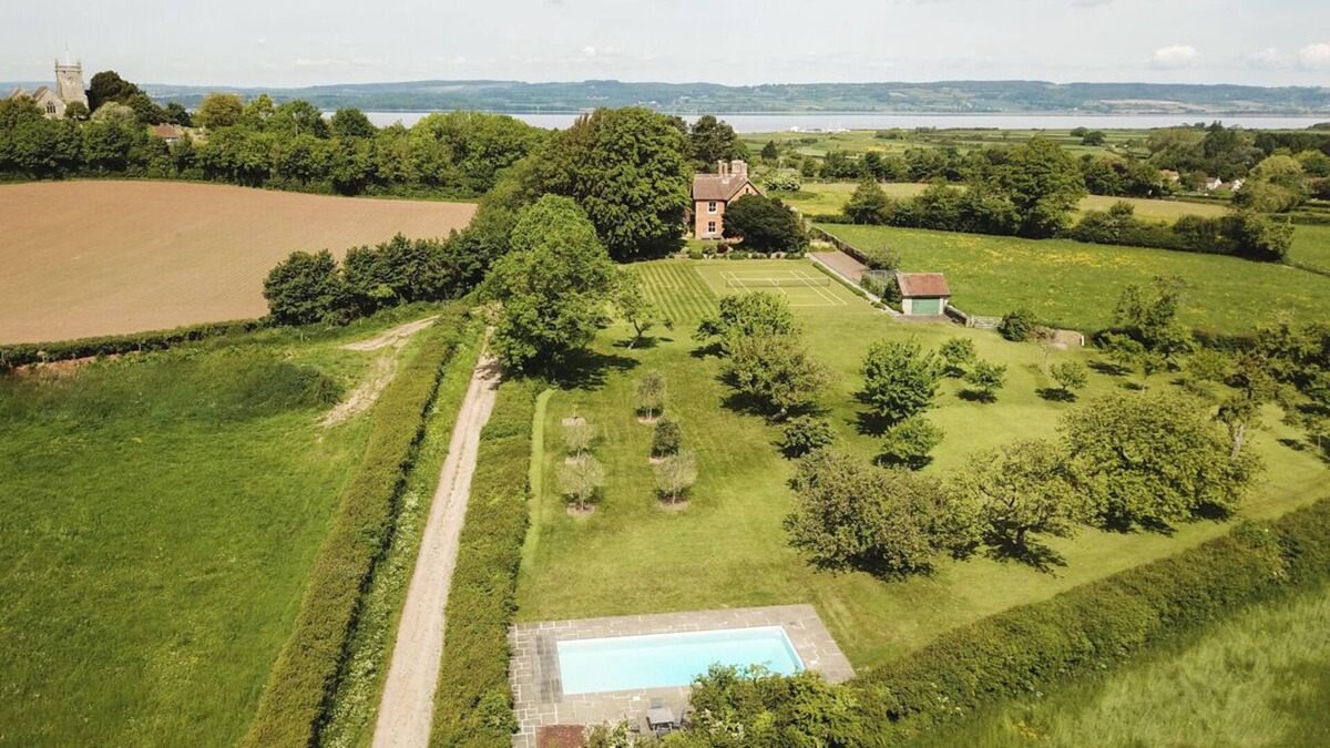 Oldbury-on-Severn Villa | Old Queens Manor - Five Bedroom Villa, Sleeps 10