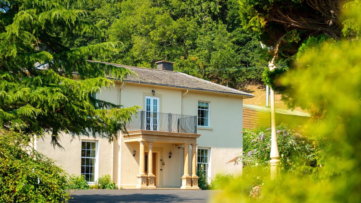 Newtown House | OLD RECTORY HOUSE, family friendly, luxury holiday cottage in Caersws