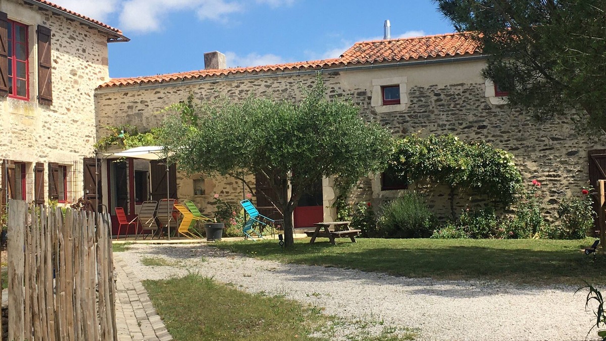 Chateau-Guibert House | Old renovated farmhouse