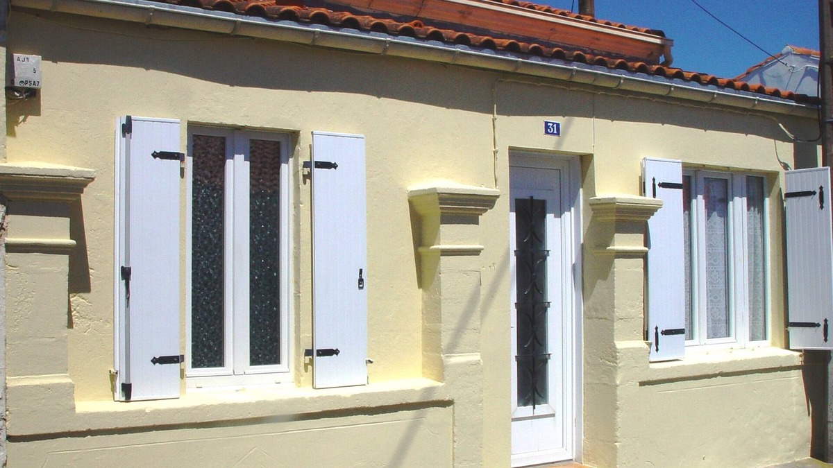 Port-des-Barques House | Old renovated fisherman's house in the Pays de Fort Boyard, near the sea