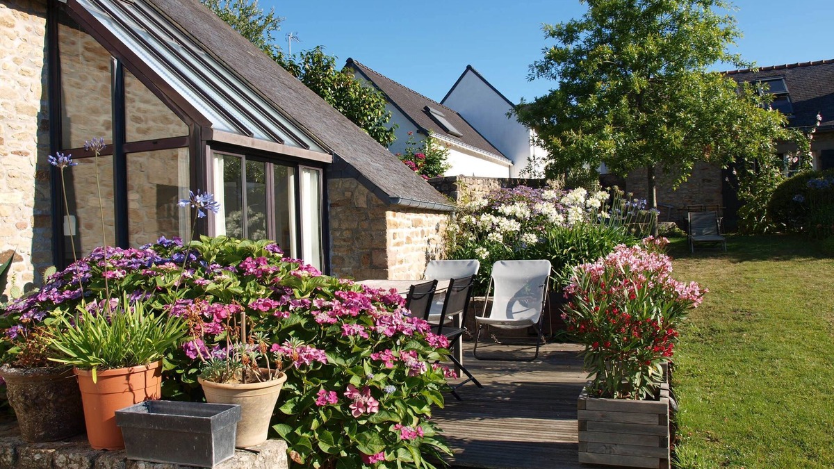 Larmor-Baden House | Old restored house, bright, sea view, sleeps 4.