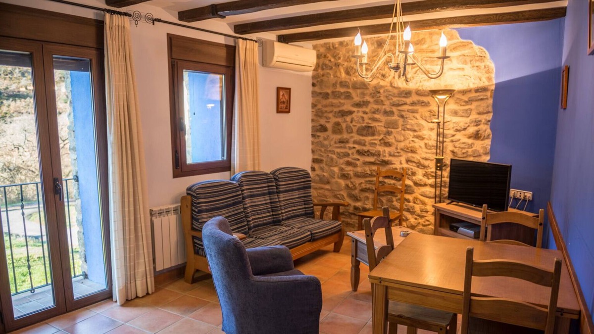 Sobrecastell Cottage | OLD RURAL HOUSE FOR 20 PEOPLE