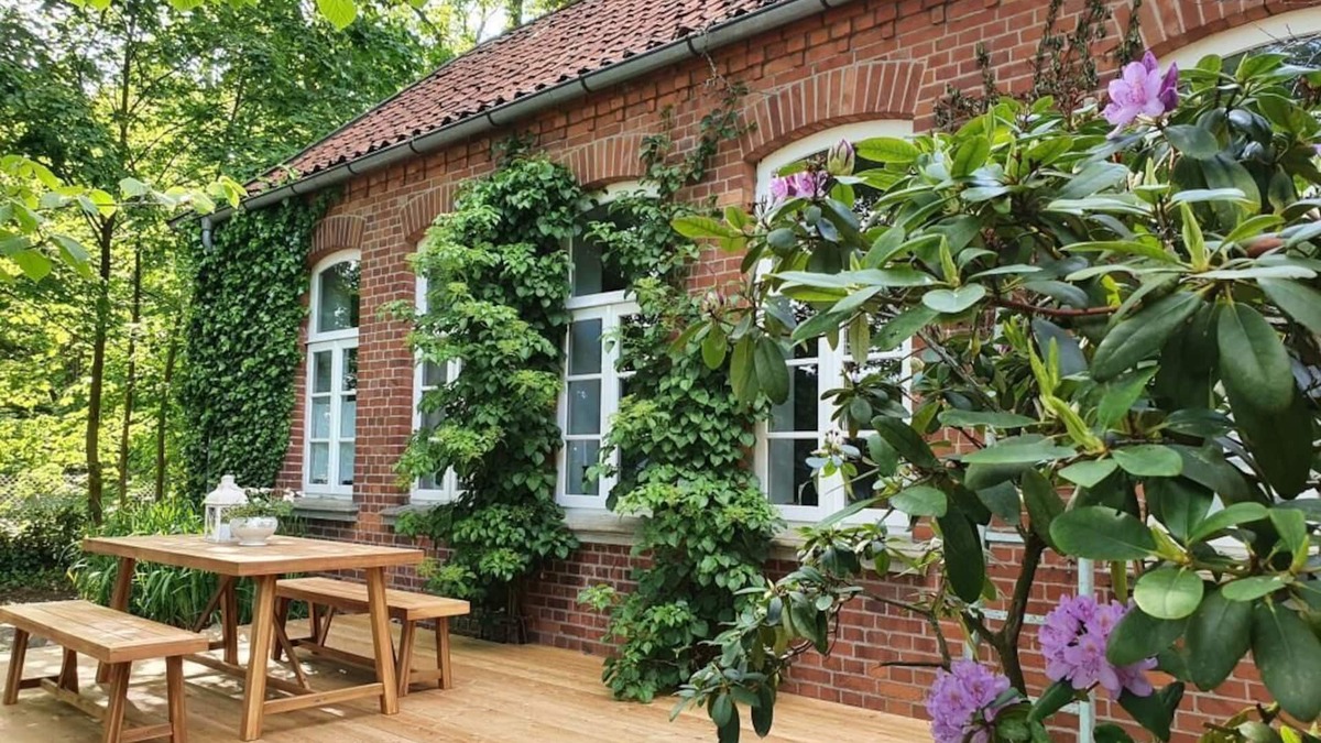 Lachendorf Apartment | Old school Jarnsen classroom