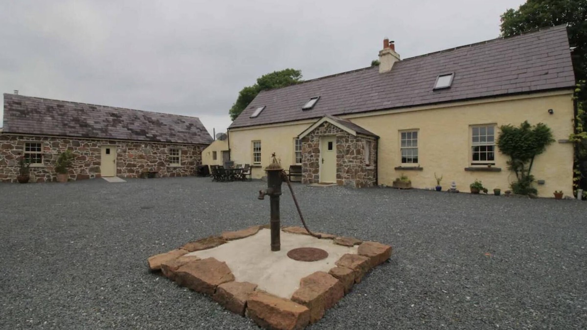 Emly House | Old Scragg Farm, Cottage in the Irish Countryside