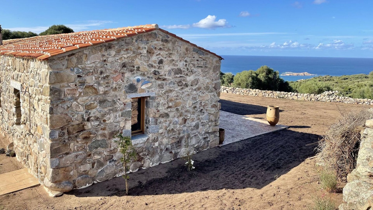Paduledda House | Old sheepfold facing the sea