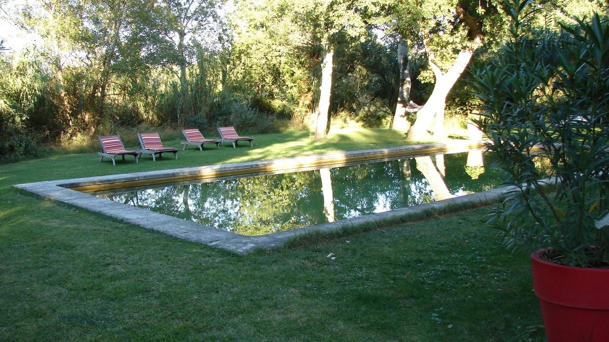 Rochefort-du-Gard Apartment | "Old Silk Mill" carastery house