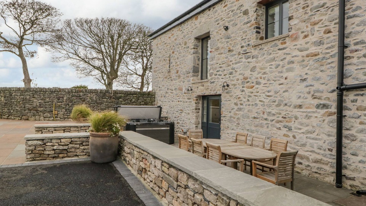 Newton in Furness Cottage | OLD STABLE, family friendly, country holiday cottage in Aldingham