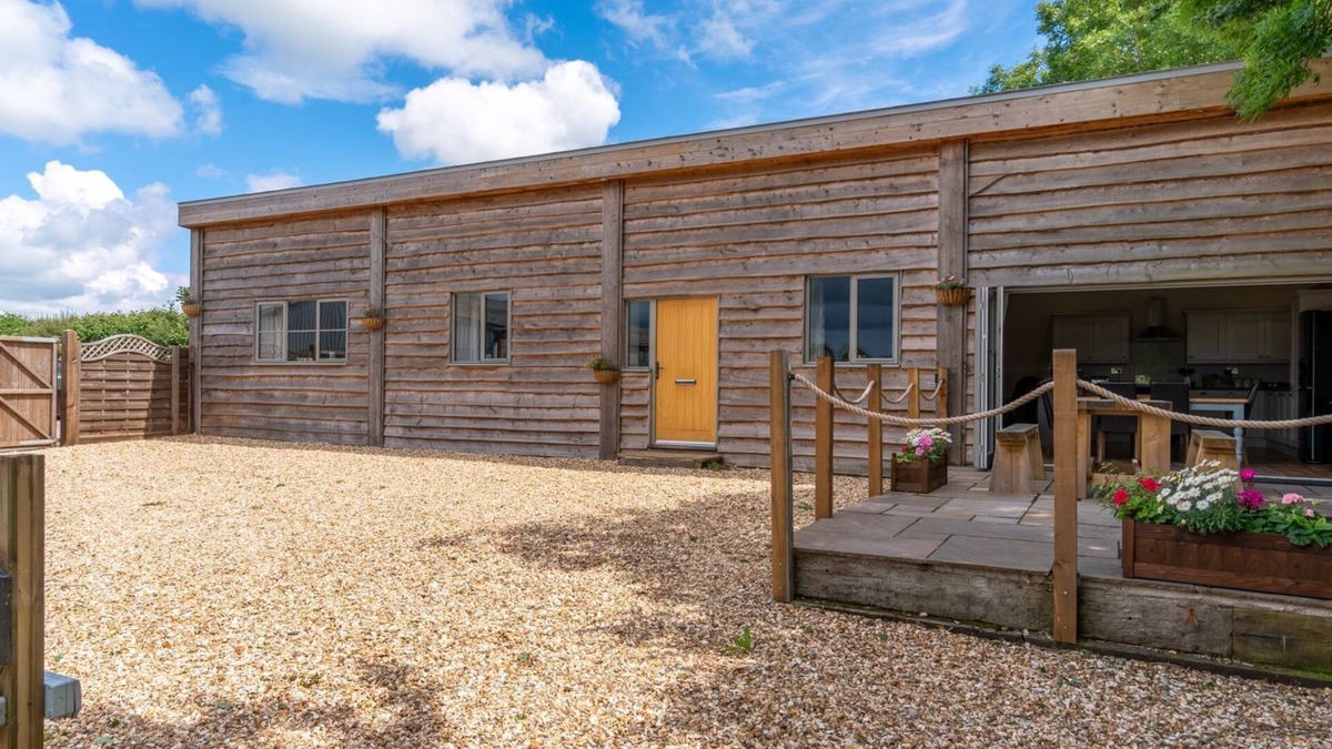 Upton Cheyney House | Old Stables - sleeps 5 guests in 3 bedrooms