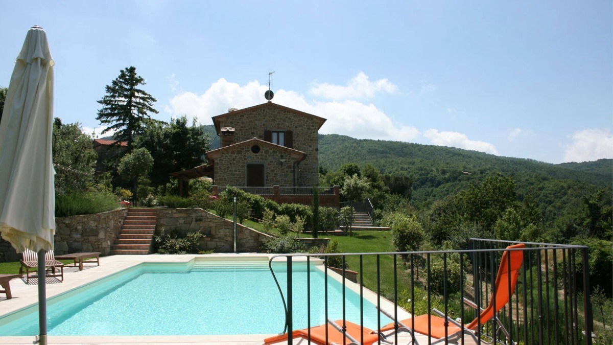 Pieve di Chio Villa | Old stone farmhouse placed in a secluded, panoramic and quiet location, perfect for nature lovers. P