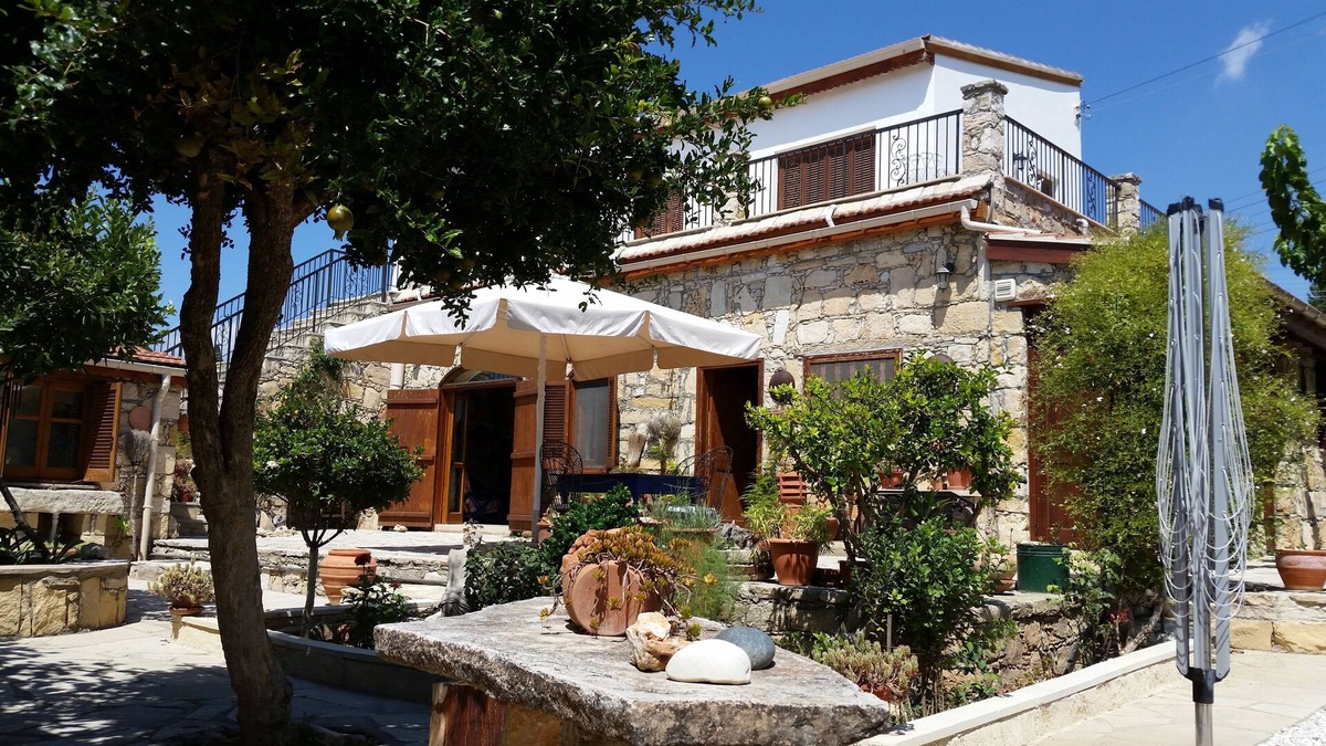 Anogyra Villa | Old Stone Villa 3 Beds with access to restaurant/cafe and shared pool