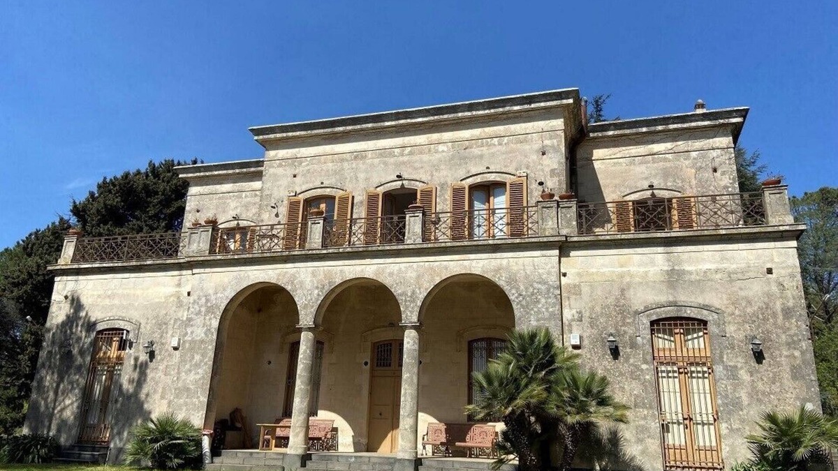 Piedimonte Etneo Villa | OLD-STYLE VILLA - EXCLUSIVE (MAX 20 PEOPLE)