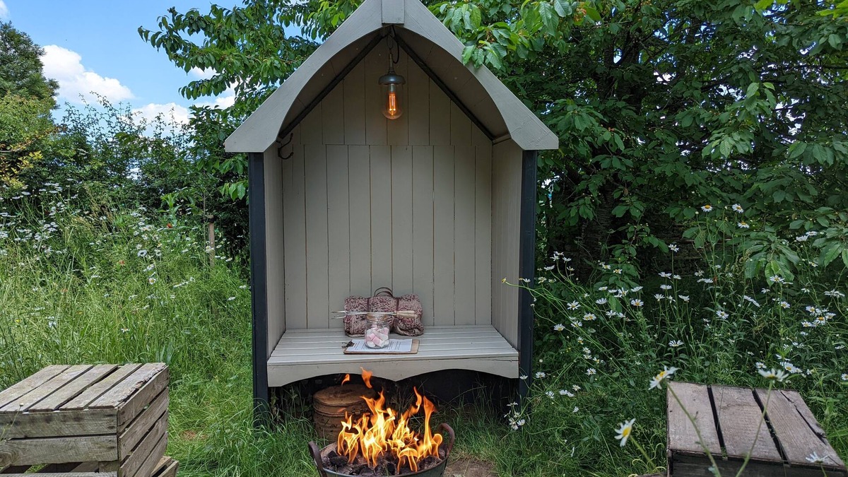Stamford Cabin | Old Tinny Cider Hut: A Unique stay in Beautiful Countryside