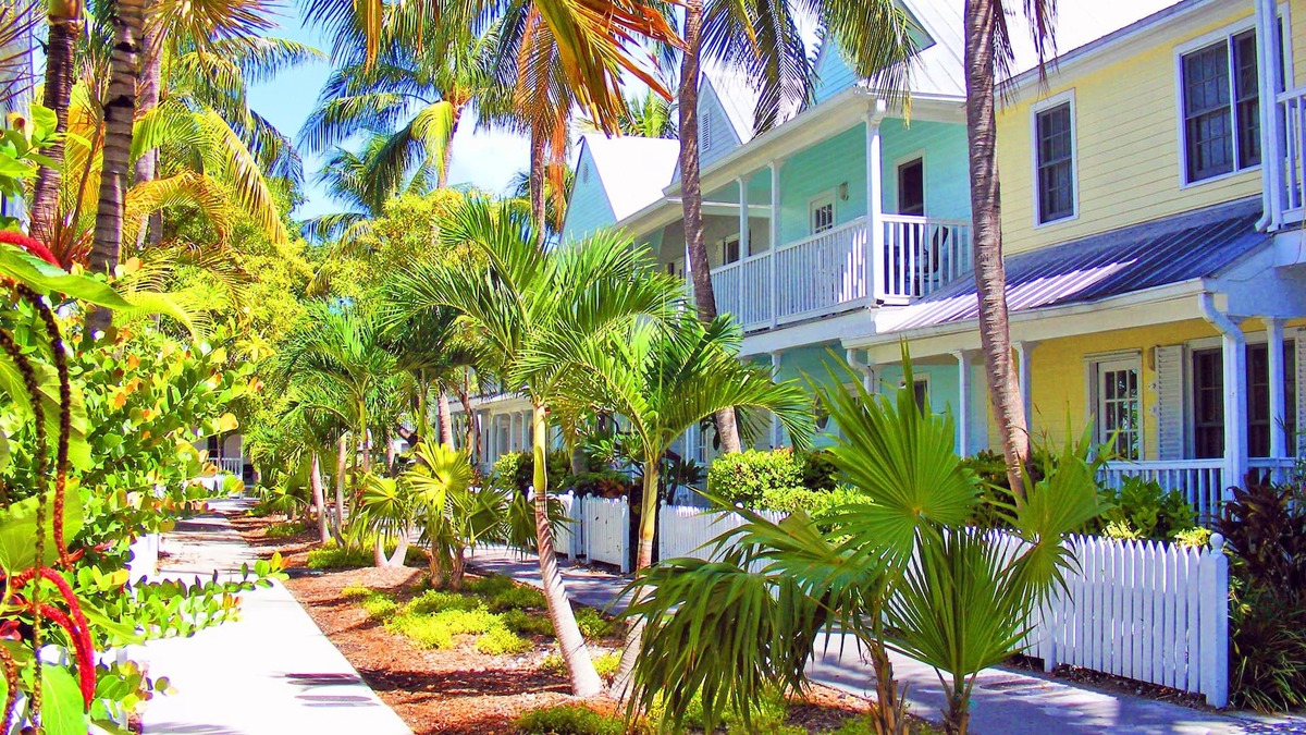 Truman Annex Condo | Old Town 2 Bicycles, Grill, WiFi, 1st Floor, Pool! Rent 30 days get 20% discount