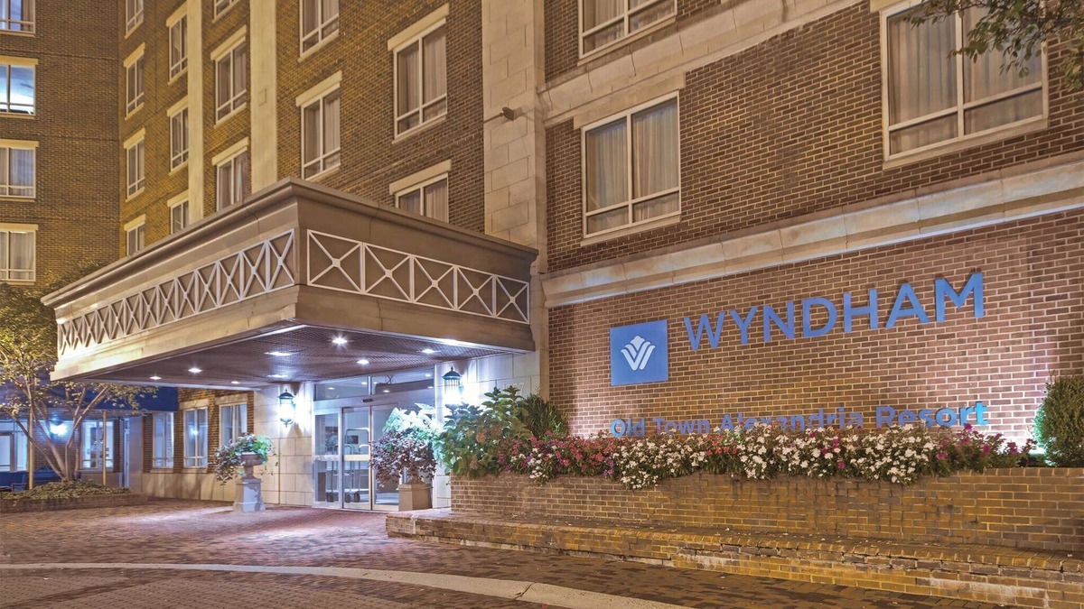 Old Town West Condo | Old Town Alexandria|2BR/2BA King Bed Suite