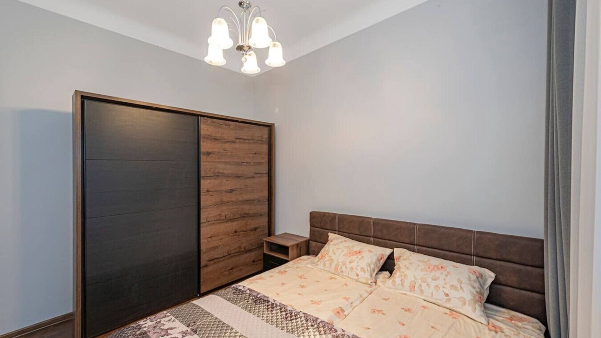 Old Town Apartment | Old town ap w FP by Polo apartments