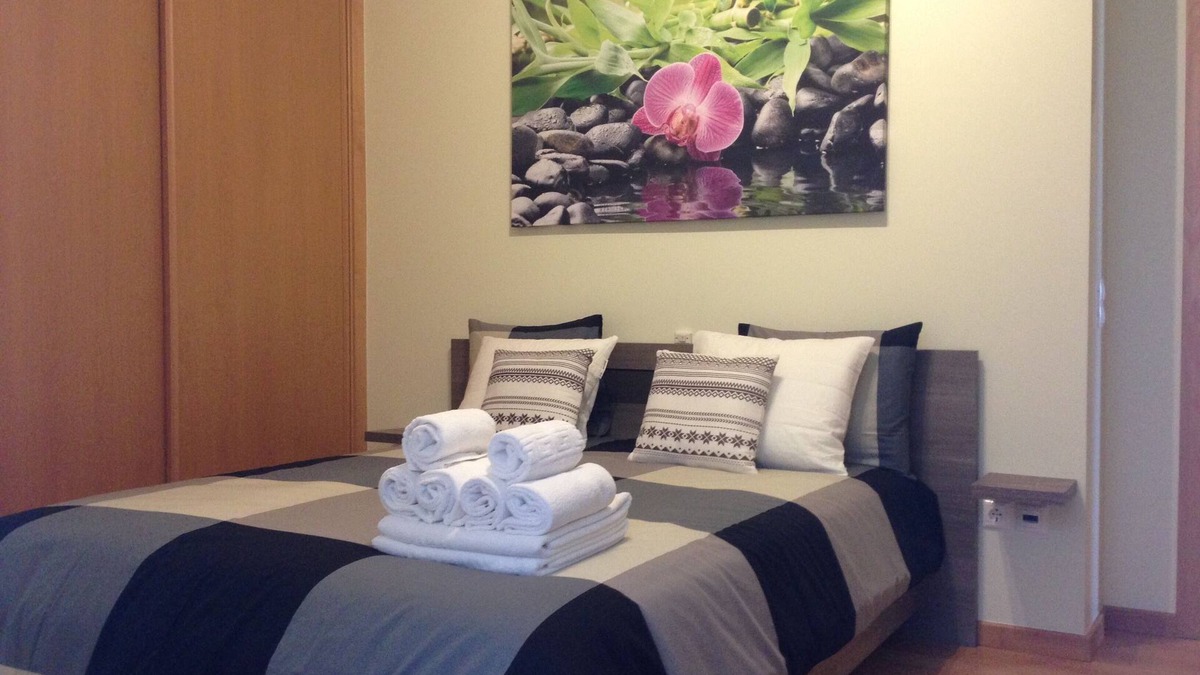 Albufeira Apartment | OLD TOWN, Apt. 120m2 in Downtown Albufeira, AIR CONDITIONING/CABLE TV/FREE WIFI