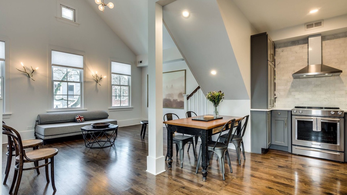 Old Town Triangle Condo | Old Town Chicago at it's finest! Pet Friendly & Recently Renovated Top-Floor Condo Has Everything You Need for a Perfect Windy City Getaway by AllSet Turnover