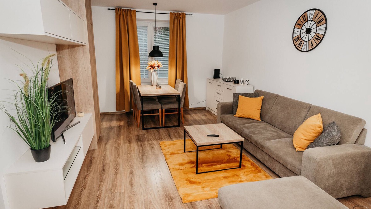 Juh Apartment | Old Town city center apartment with 2 free parking
