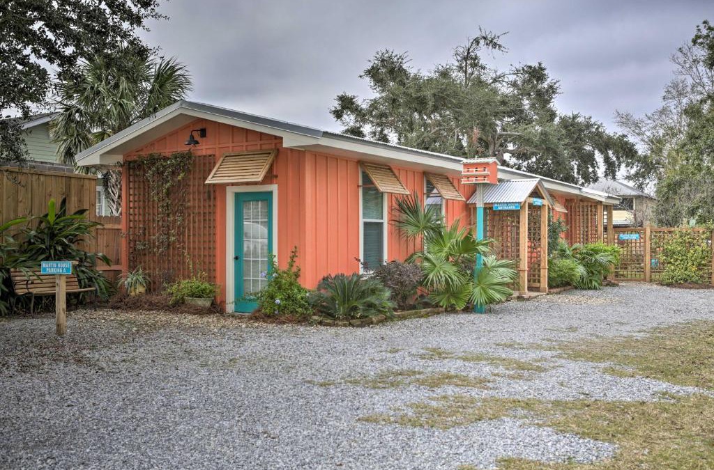 Old Town Apartment | Old Town Getaway, Walk to Shopping, Dining, and Bay!