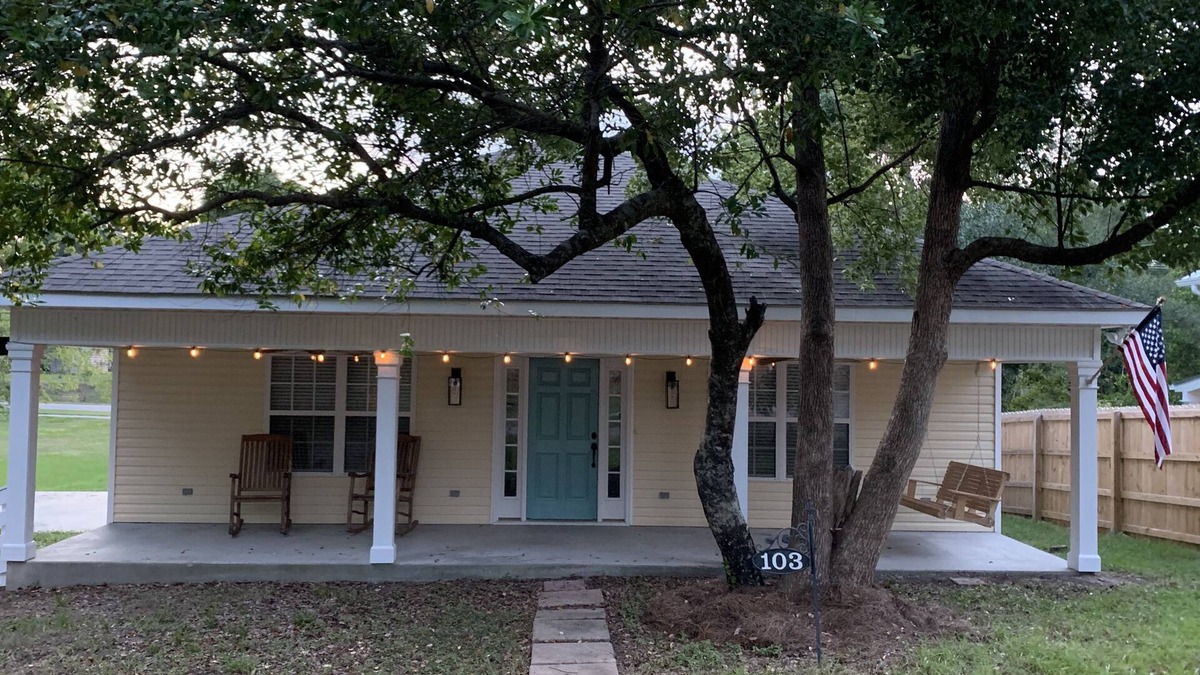 Old Town House | Old Town Great Location - Steps to beach, shops, and dining.