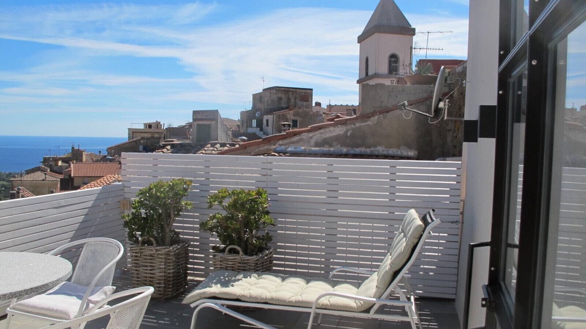 Capoliveri House | Old town house with roof terrace and magnificent view