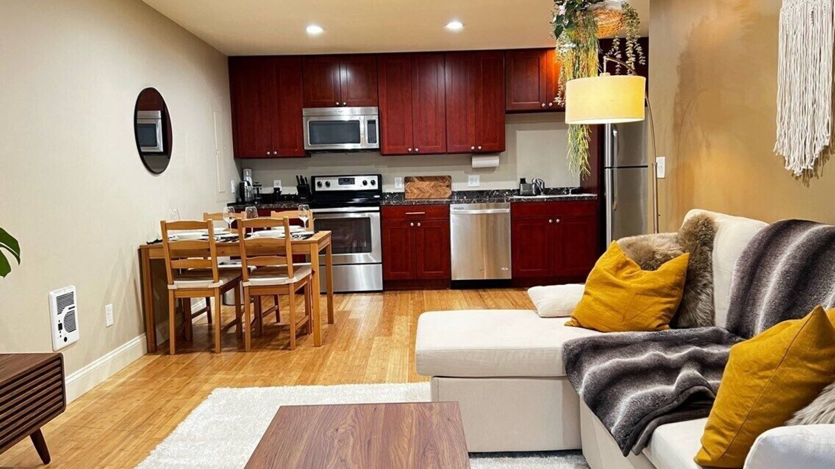 Olde Town House | Old Town Issaquah Gem - 20 Mins to Seattle & Bellevue