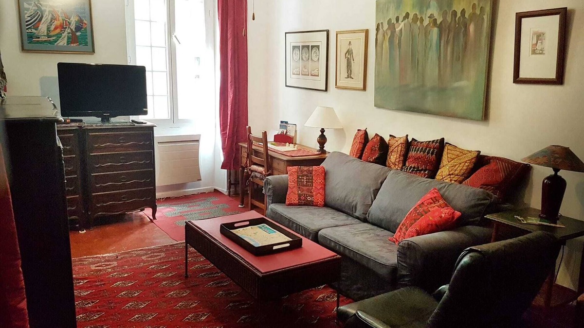 Old Town Apartment | Old Town Nice Family APT Spacious 2BR; A/C 3 min walk Beach cafes shops tram